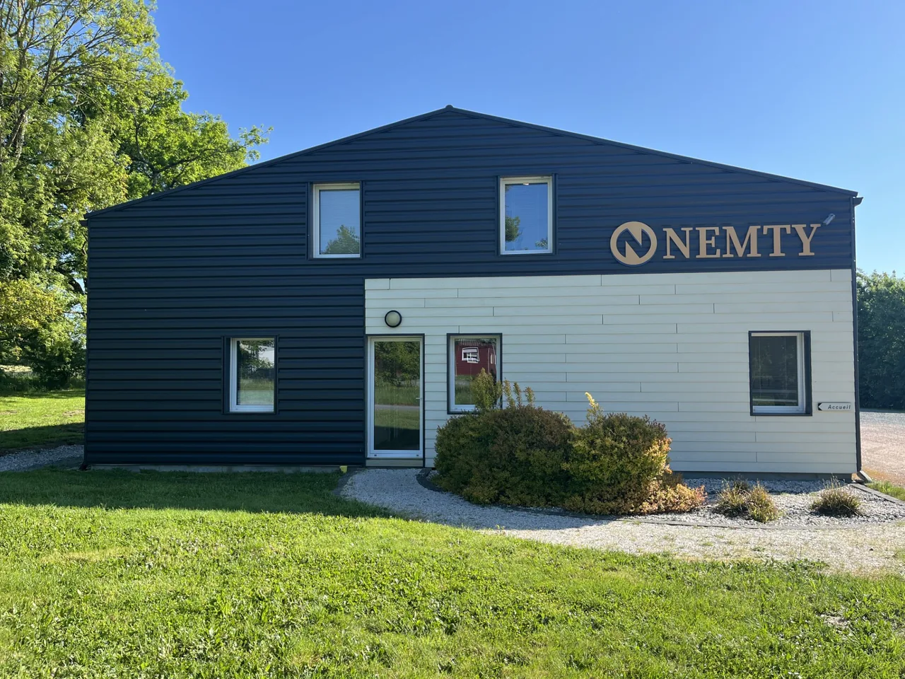 La façade du centre de formation NEMTY à Châtillon-sur-Thouet